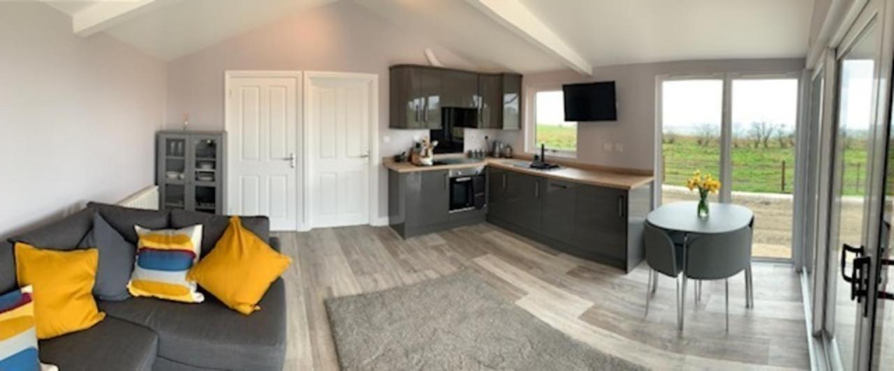 Deerfin Rentals Private Chalet With Hot Tub Ballymena Kültér fotó