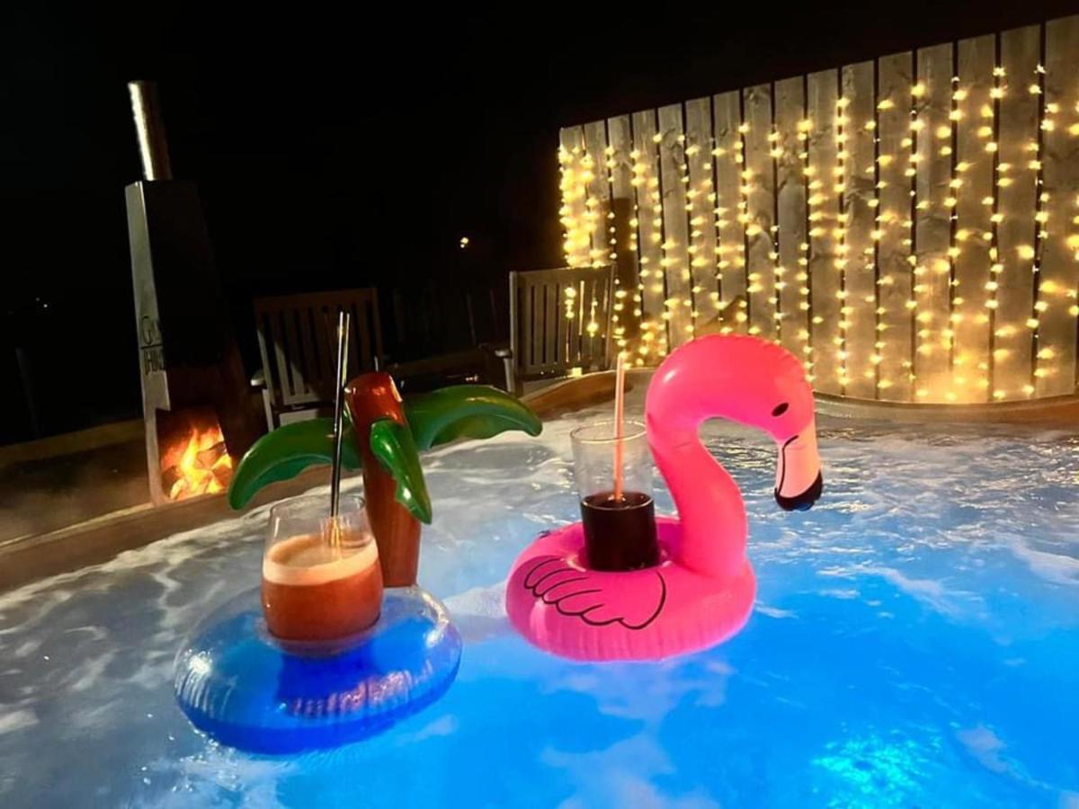 Deerfin Rentals Private Chalet With Hot Tub Ballymena Kültér fotó
