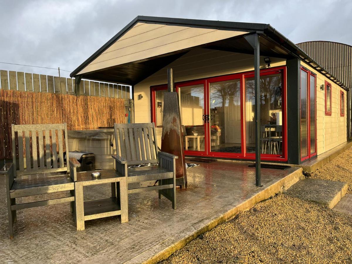 Deerfin Rentals Private Chalet With Hot Tub Ballymena Kültér fotó